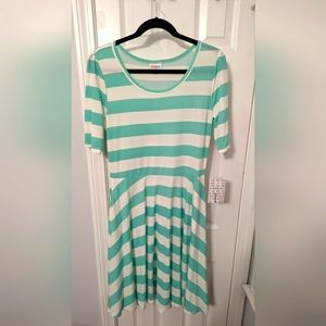 LuLaRoe Nicole dress, L